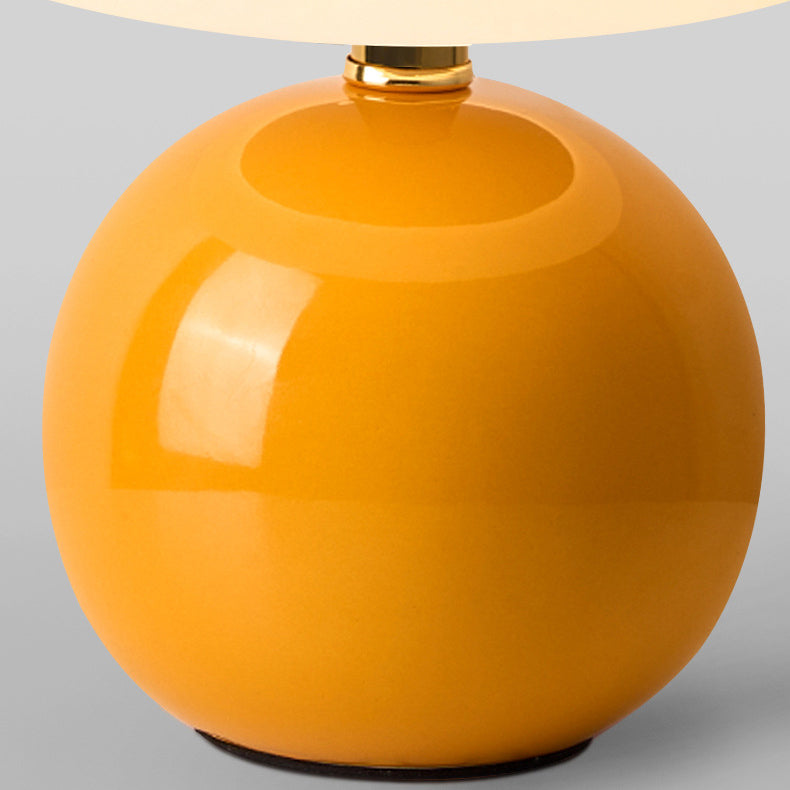 Garduru - Minimalistische LED Tischlampe mit Keramikfuß & Energieeffizienter Beleuchtung