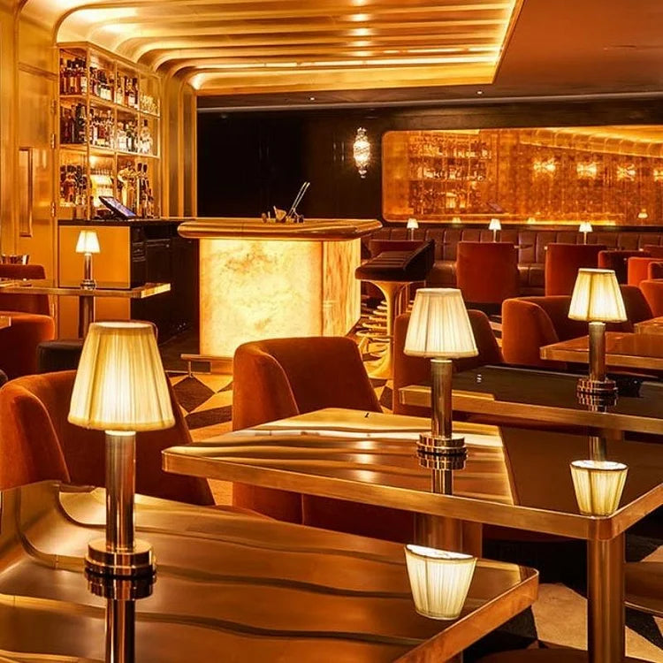 LuxeLoom – Kabellampe mit raffiniertem Stoffschirm und LED-Beleuchtung