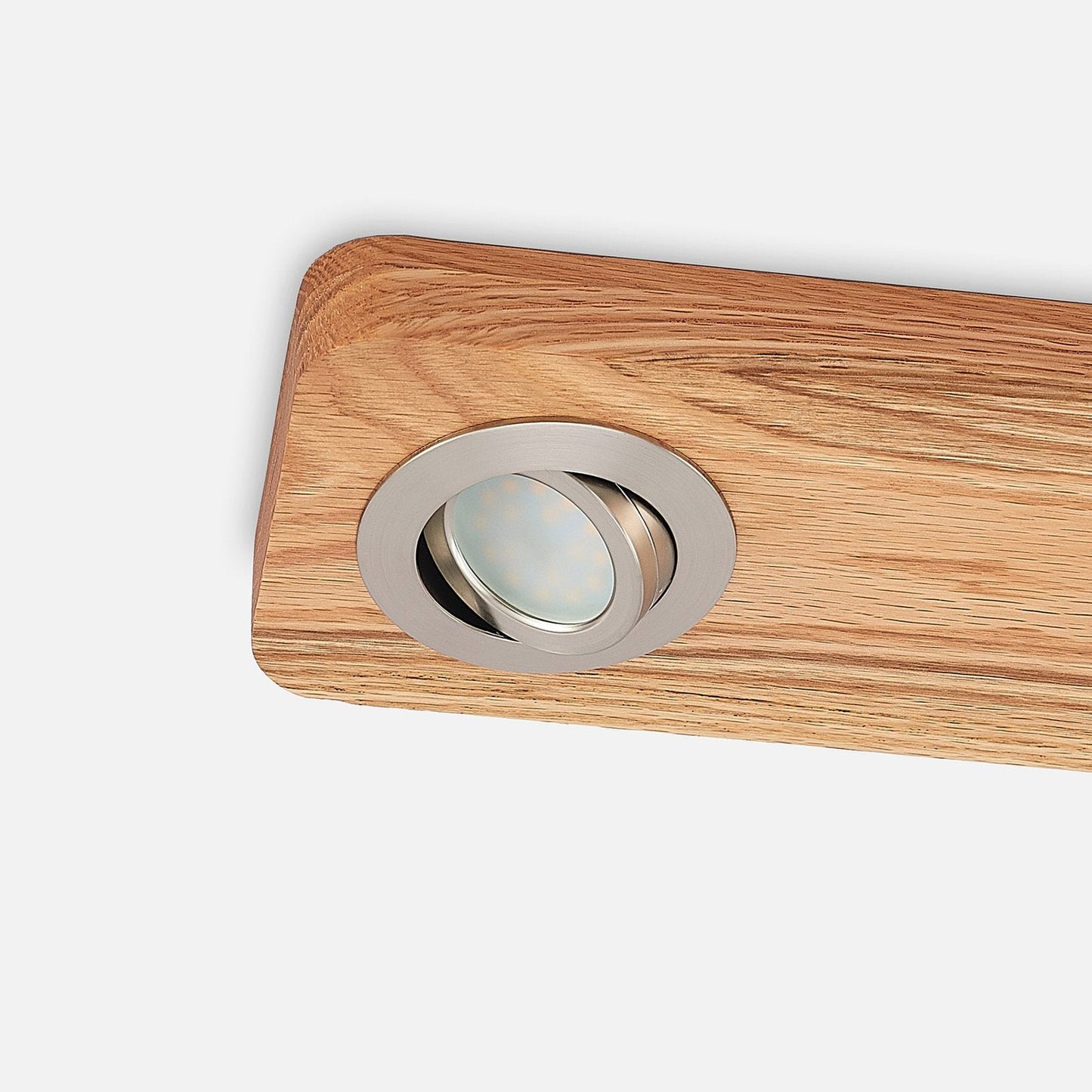 Deckenleuchte mit Holzrahmen und LED-Spots