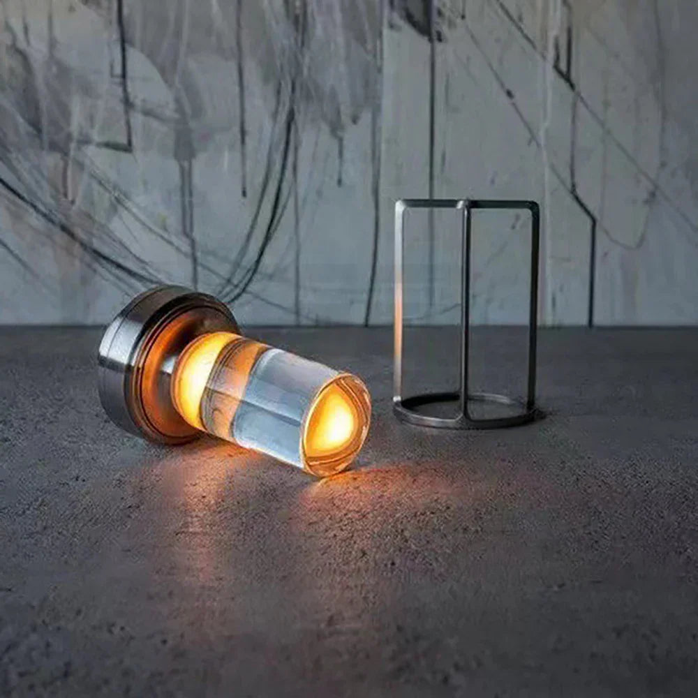 LumiGlow – Kristall Tischlampe mit kabelloser Funktionalität