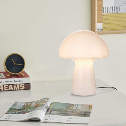 RetroGlow – Charmante Tischlampe im Vintage-Pilzdesign