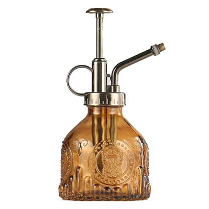 Vintage Glasflasche mit Metalldüse für Pflanzenpflege