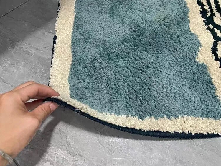 NordicFlow – Luxuriöse Handgemachte Badematte mit Abstraktem Design für Stilvolle Badezimmer