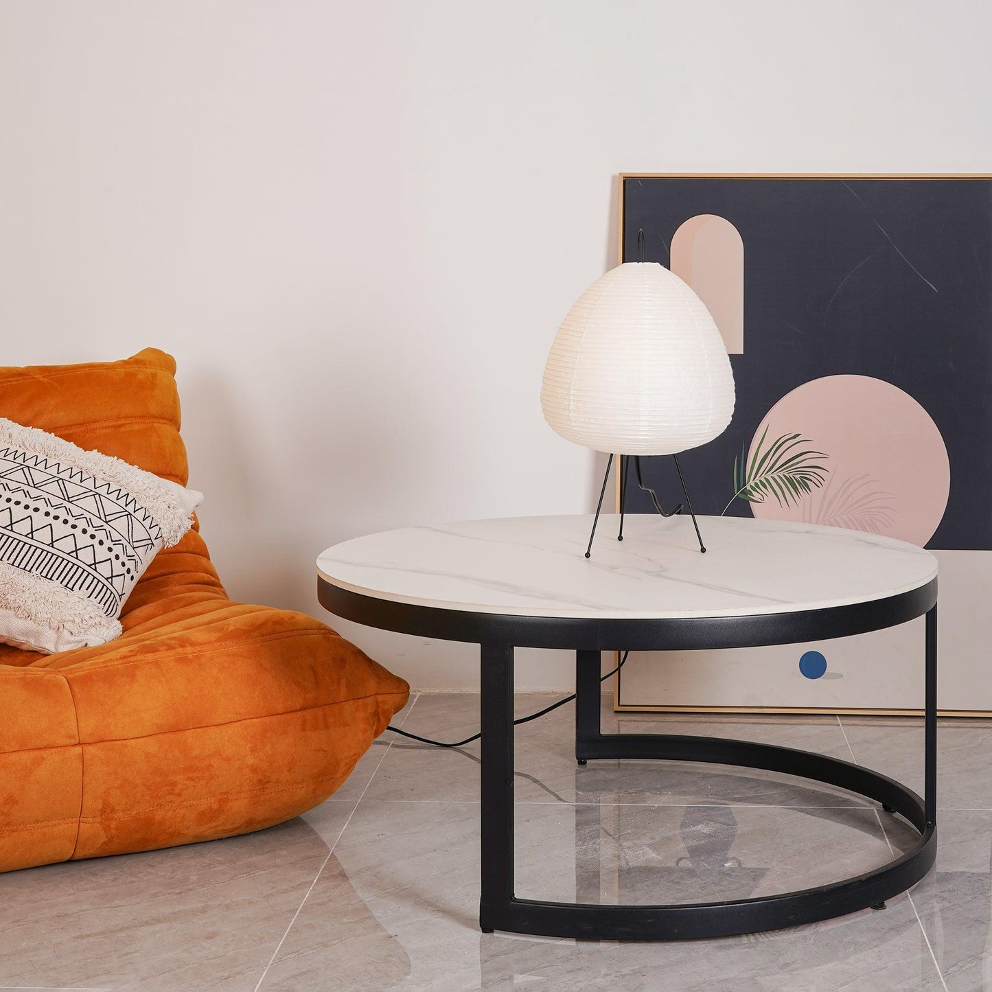 Akari Tischlampe – Japanisch inspiriertes Design aus Maulbeerpapier und Metall