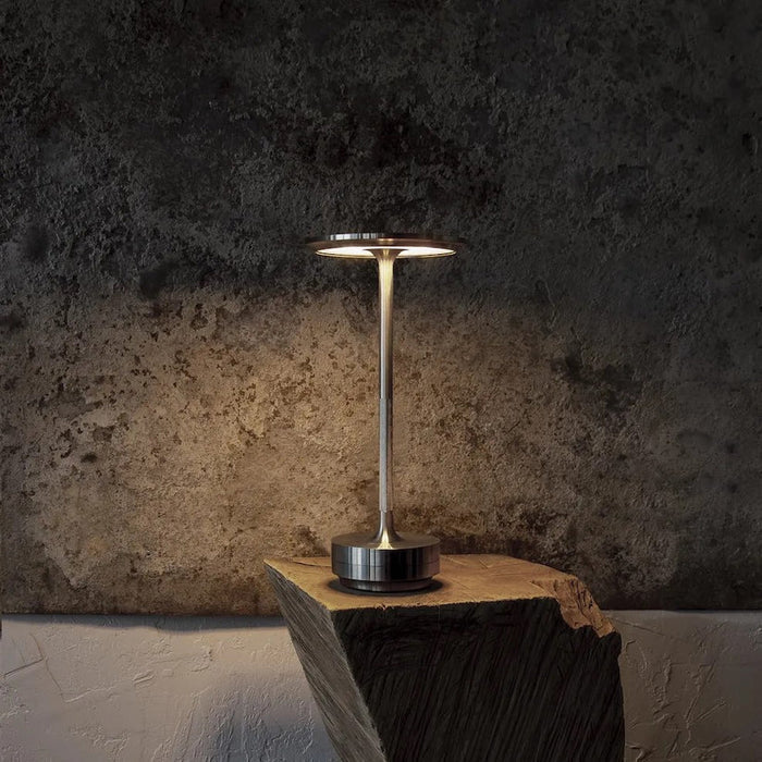 Elegante Tischlampe mit einstellbaren Lichttemperaturen – Wiederaufladbares kabelloses Design für Zuhause und Büro