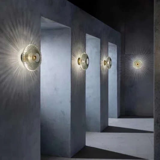 Garduru – Elegante Glaswandlampe für eine warme, einladende Atmosphäre