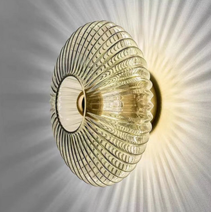 Garduru – Elegante Glaswandlampe für eine warme, einladende Atmosphäre