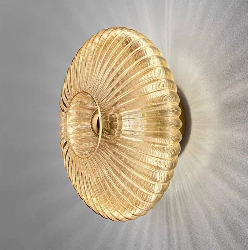 Garduru – Elegante Glaswandlampe für eine warme, einladende Atmosphäre