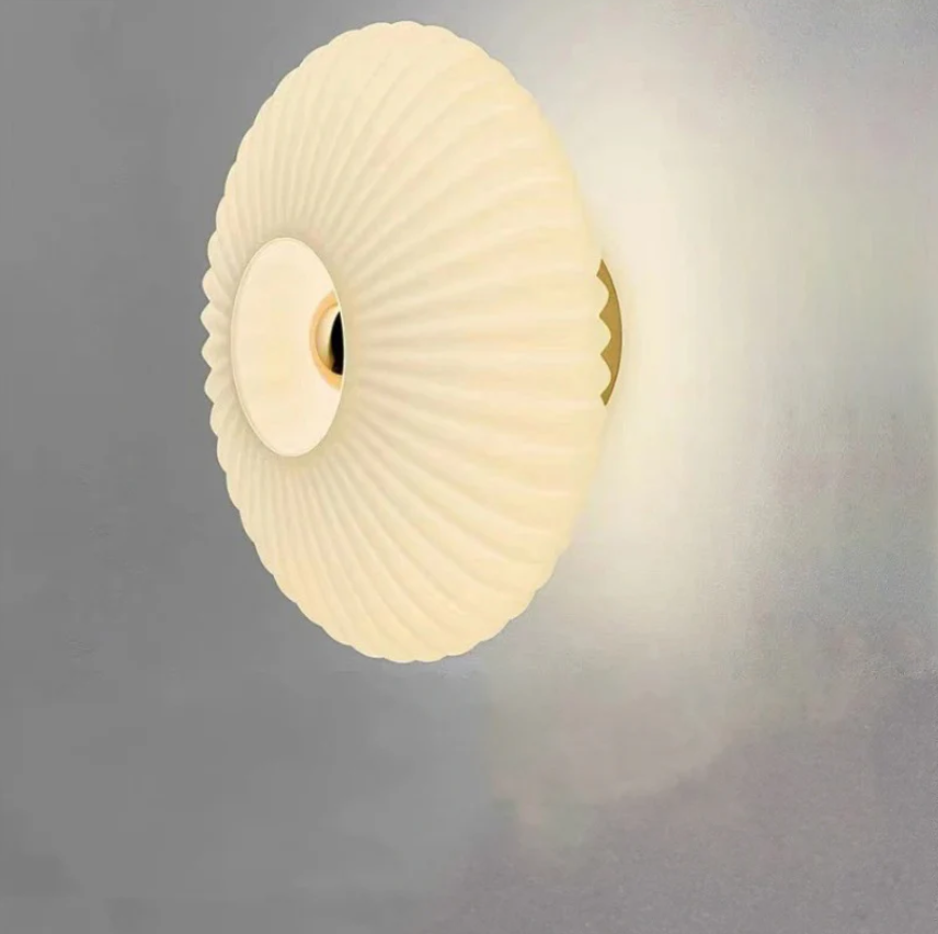 Garduru – Elegante Glaswandlampe für eine warme, einladende Atmosphäre