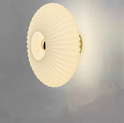 Garduru – Elegante Glaswandlampe für eine warme, einladende Atmosphäre