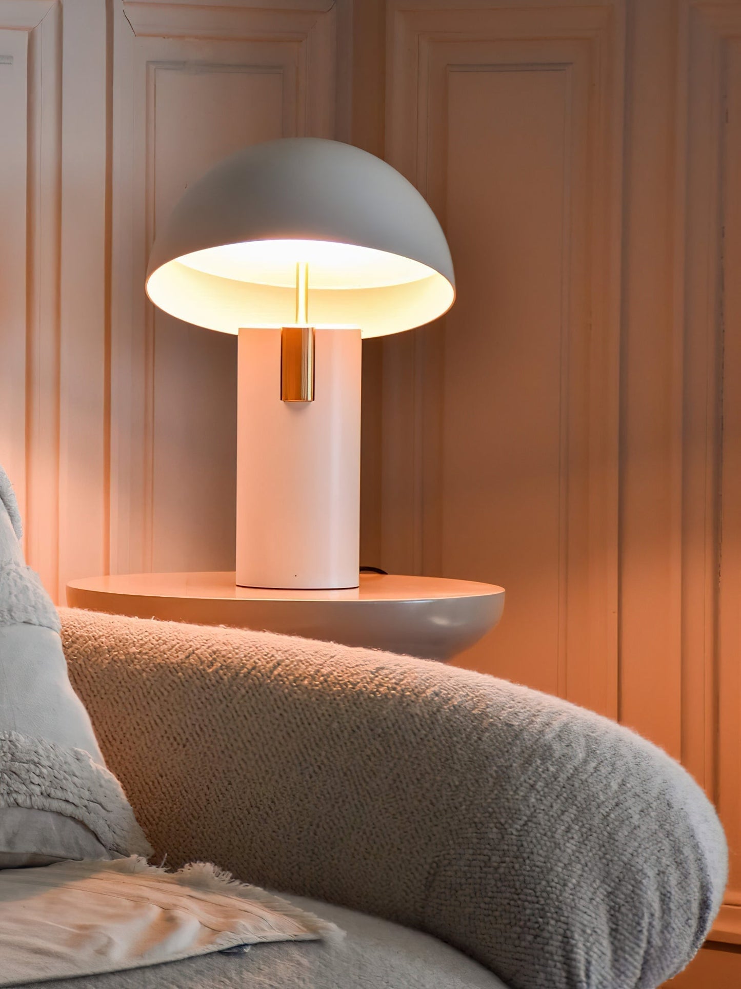 Avora – Stilvolle Tischlampe mit modernem Design