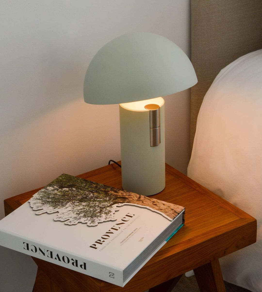 Avora – Stilvolle Tischlampe mit modernem Design