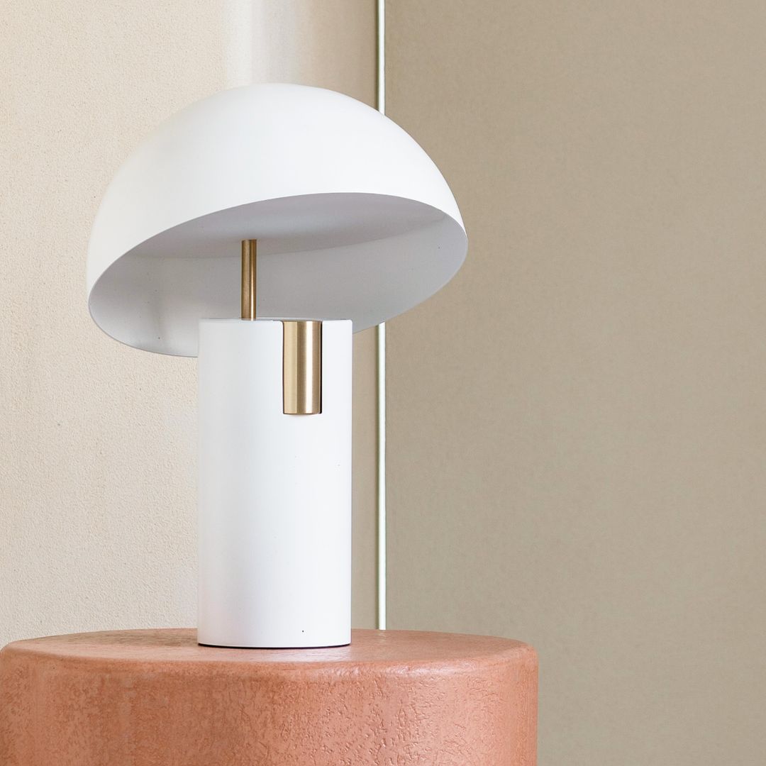 Avora – Stilvolle Tischlampe mit modernem Design