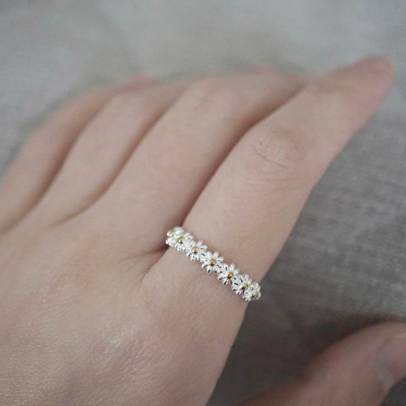 PetiteBloom Gänseblümchen Ring – Verstellbarer Blumenring für Frauen