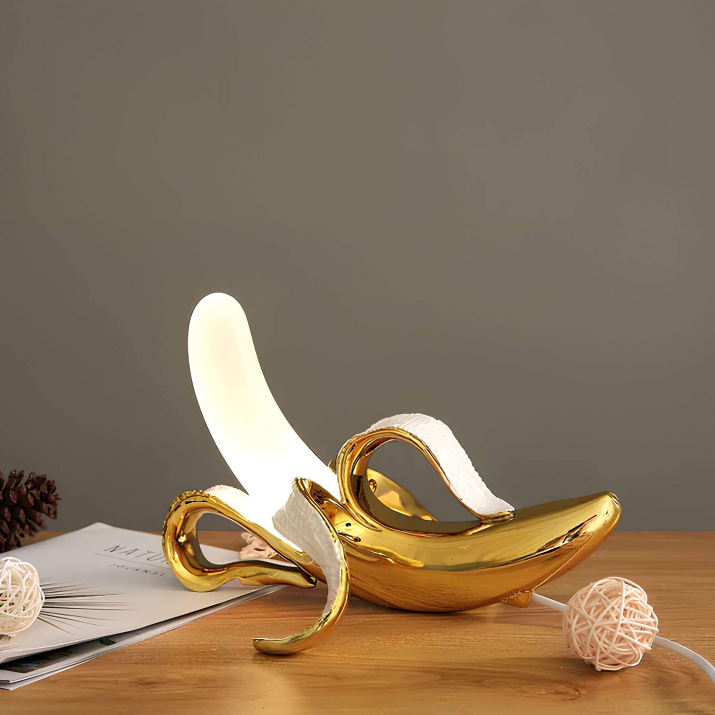 Garduru - Moderne Bananen-Tischlampe