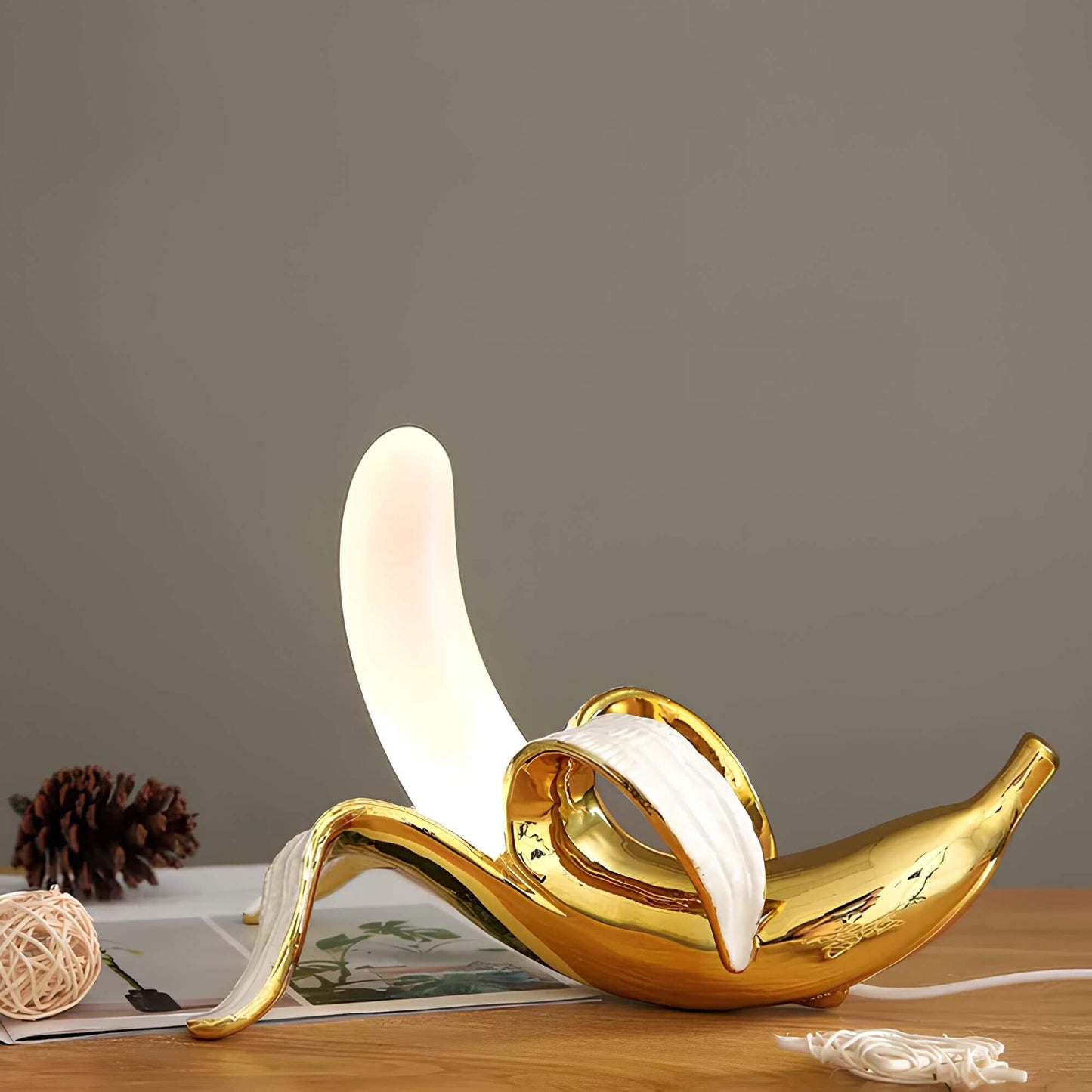 Garduru - Moderne Bananen-Tischlampe