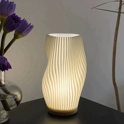 Lampe Serene Wavecrest - Zeitgenössische Eleganz mit dimmbarem USB