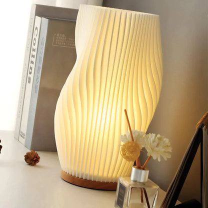 Lampe Serene Wavecrest - Zeitgenössische Eleganz mit dimmbarem USB