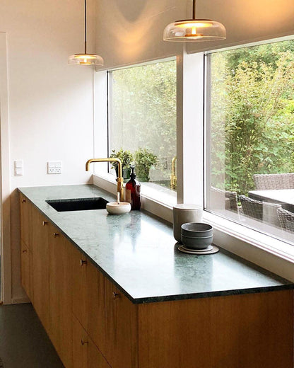 Suspension LED Solar – Modernes Licht aus Messing und Glas für elegantes Interieur