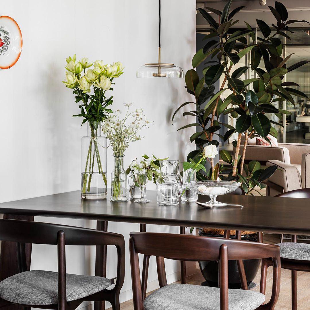 Suspension LED Solar – Modernes Licht aus Messing und Glas für elegantes Interieur