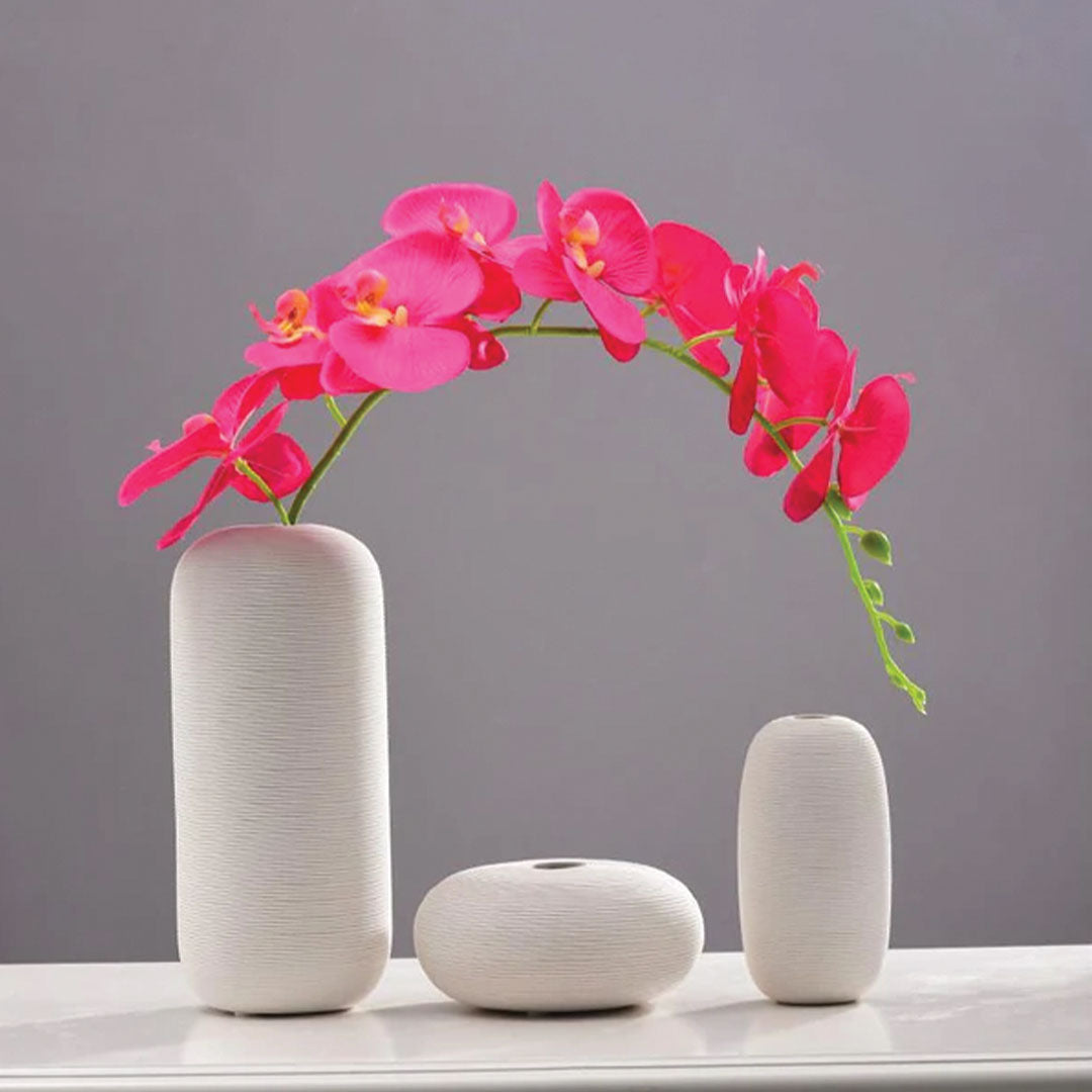 Handgefertigte Keramikvase Blanche, eleganter weißer Dekor mit Ring-Skulptur