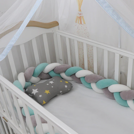 Babybett-Rückwand – CozyNest Guard