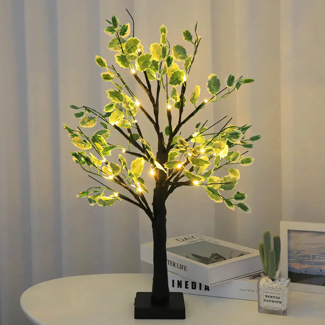 LED-Baumlampe – BrightTree – strahlende Beleuchtung – Heimdekoration