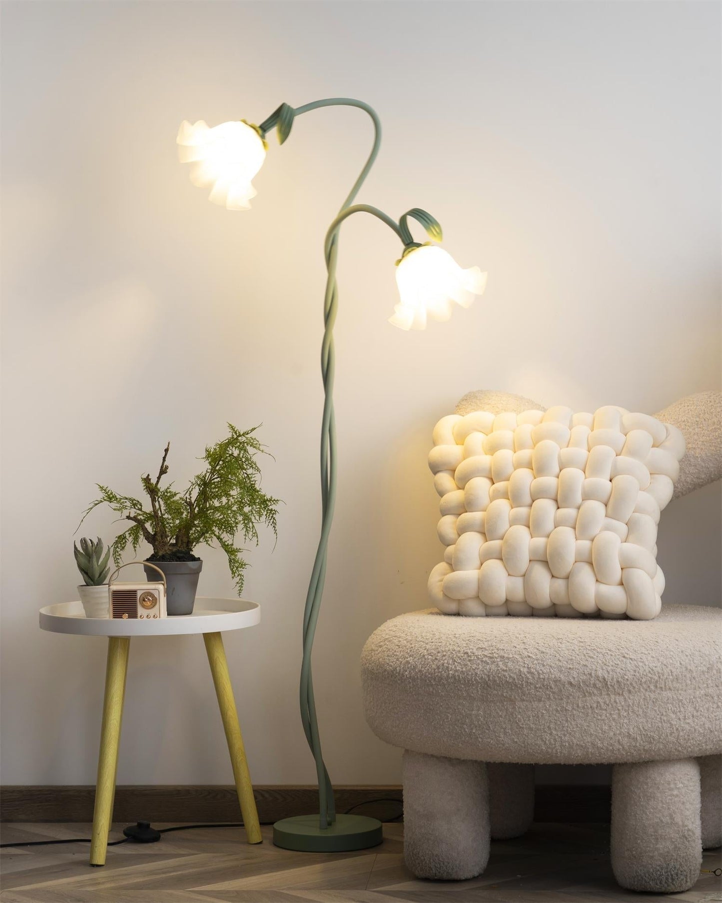 Stehlampe Calla Flowers – Elegante Beleuchtung mit weißen Blumen und raffiniertem Design