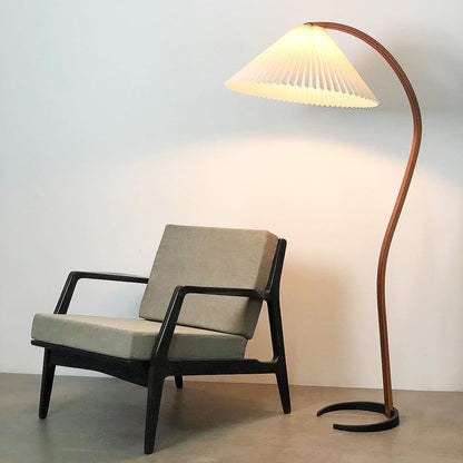 Garduru Stehleuchte im Caprani Design | LED Beleuchtung | Modernes Holz-Look | Elegante Wohnraum-Deko