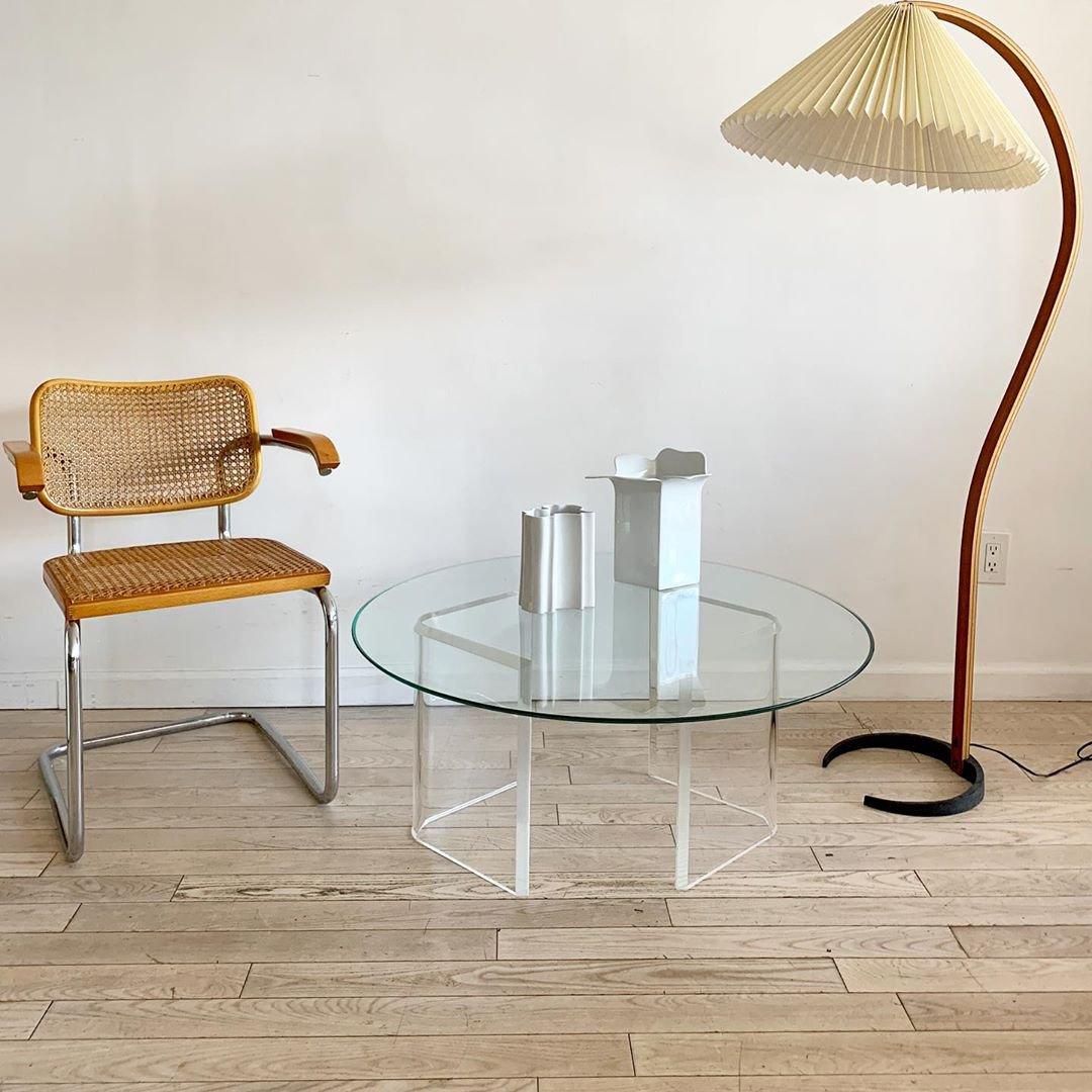 Garduru Stehleuchte im Caprani Design | LED Beleuchtung | Modernes Holz-Look | Elegante Wohnraum-Deko