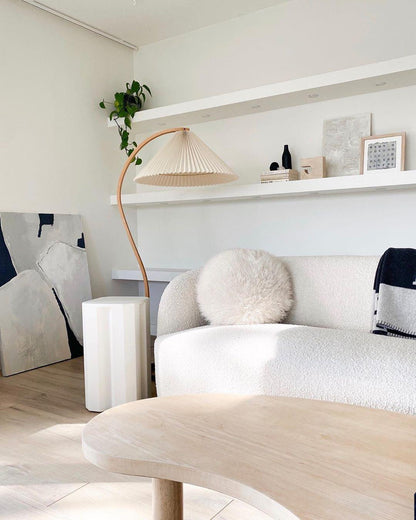 Garduru Stehleuchte im Caprani Design | LED Beleuchtung | Modernes Holz-Look | Elegante Wohnraum-Deko