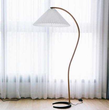 Garduru Stehleuchte im Caprani Design | LED Beleuchtung | Modernes Holz-Look | Elegante Wohnraum-Deko
