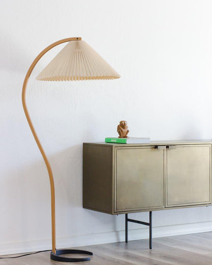 Garduru Stehleuchte im Caprani Design | LED Beleuchtung | Modernes Holz-Look | Elegante Wohnraum-Deko