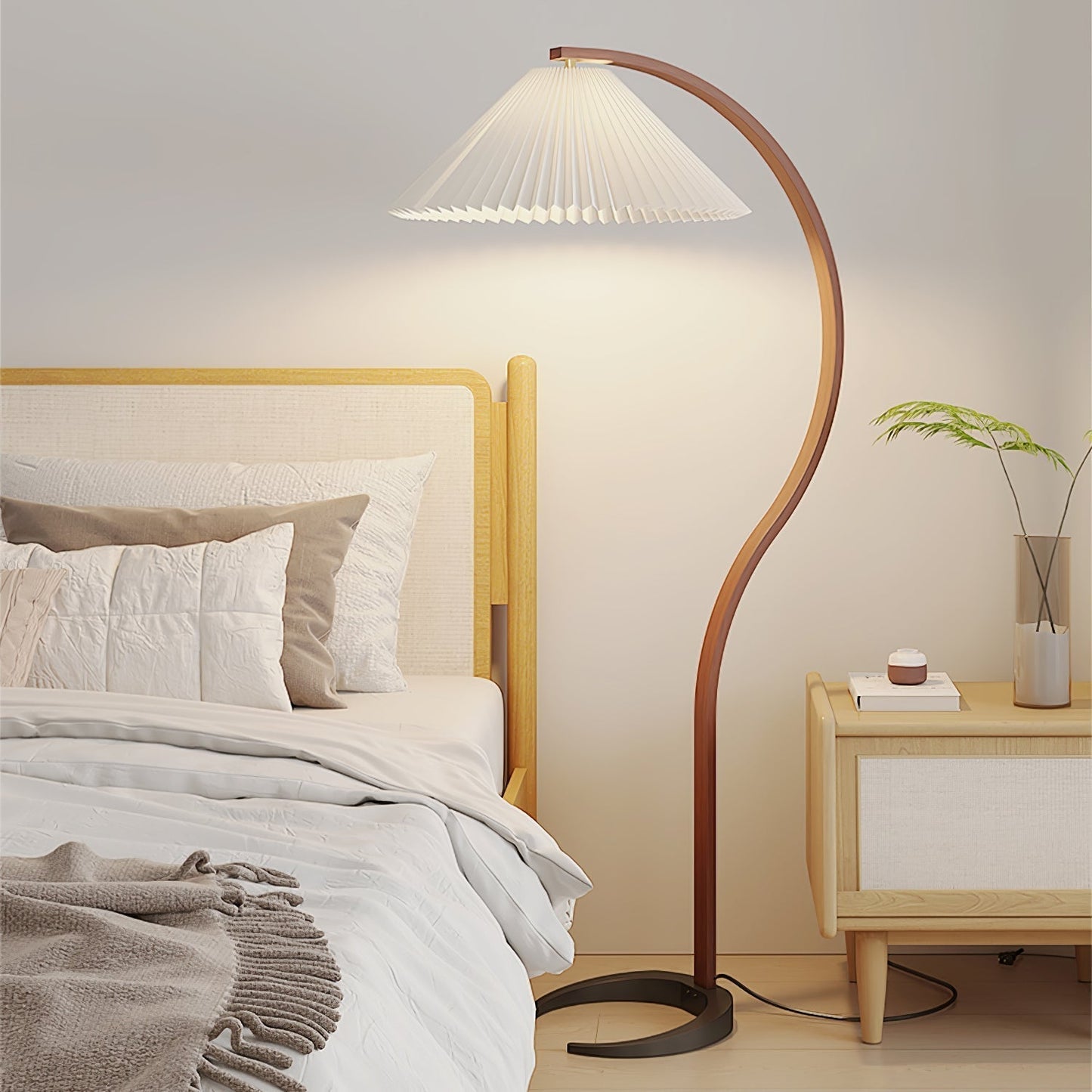 Garduru Stehleuchte im Caprani Design | LED Beleuchtung | Modernes Holz-Look | Elegante Wohnraum-Deko