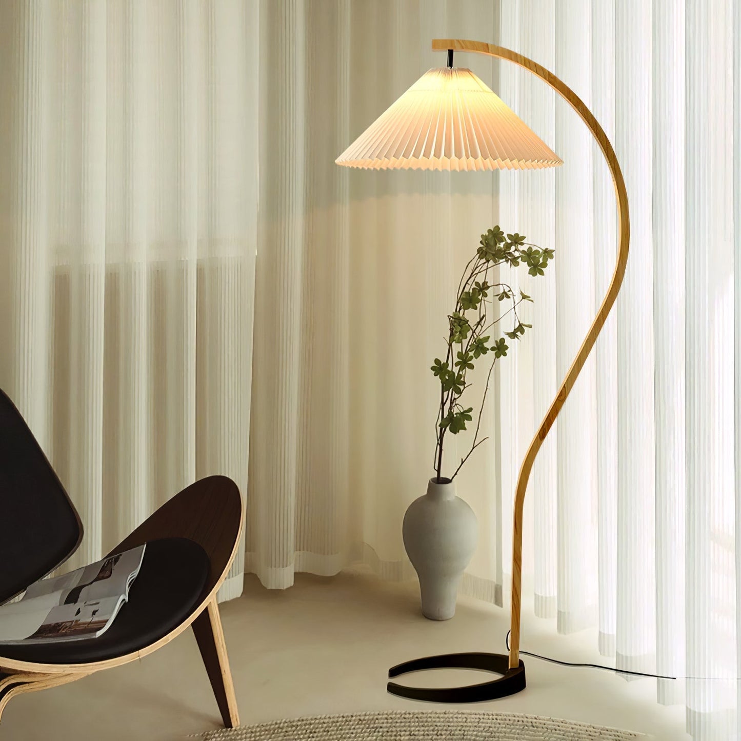 Garduru Stehleuchte im Caprani Design | LED Beleuchtung | Modernes Holz-Look | Elegante Wohnraum-Deko