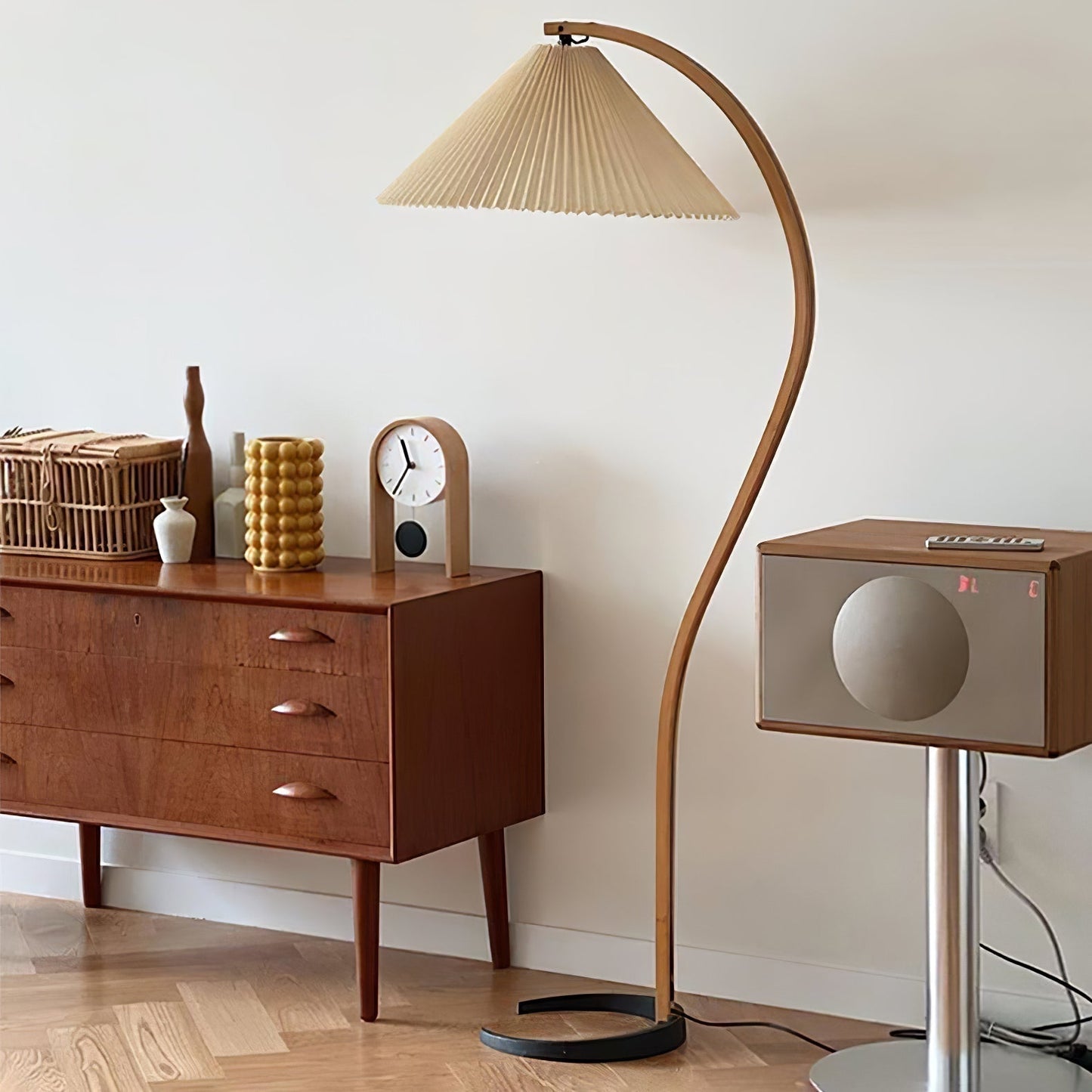 Garduru Stehleuchte im Caprani Design | LED Beleuchtung | Modernes Holz-Look | Elegante Wohnraum-Deko