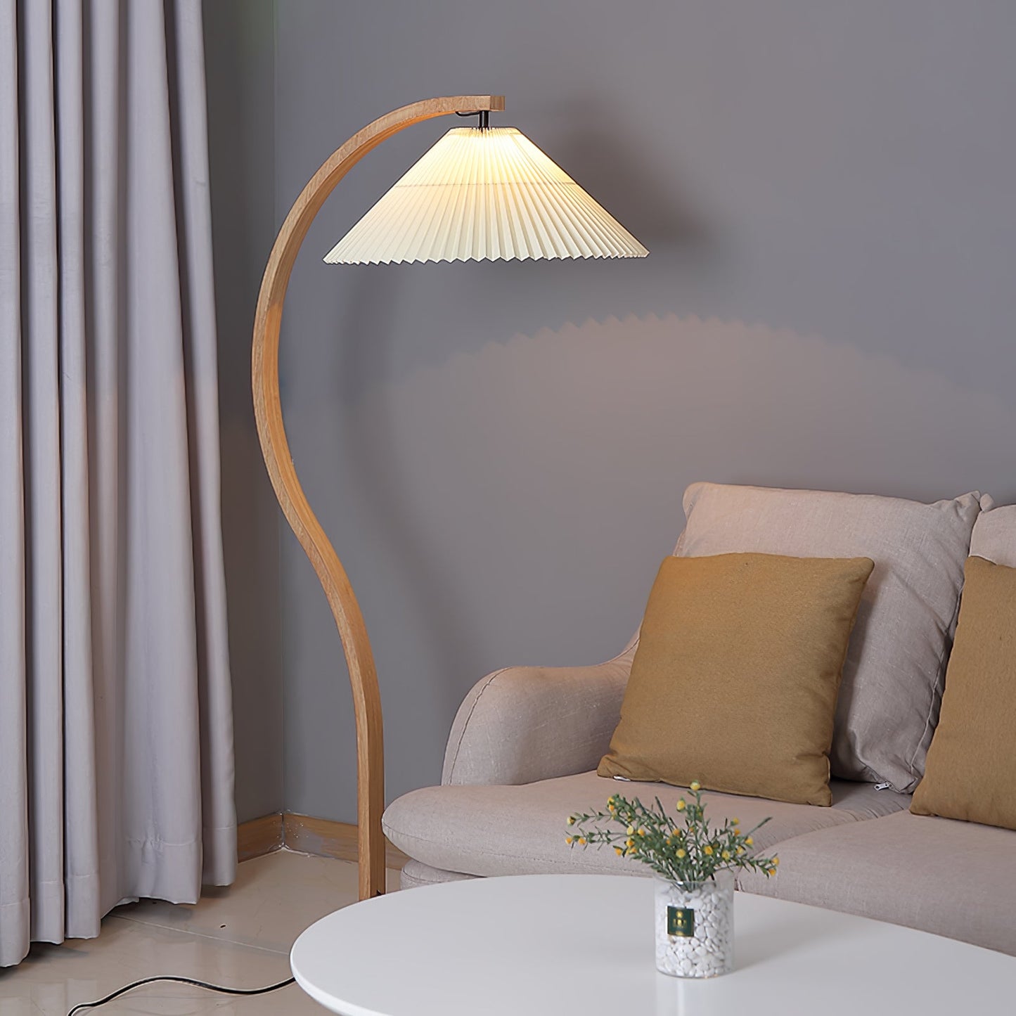 Garduru Stehleuchte im Caprani Design | LED Beleuchtung | Modernes Holz-Look | Elegante Wohnraum-Deko