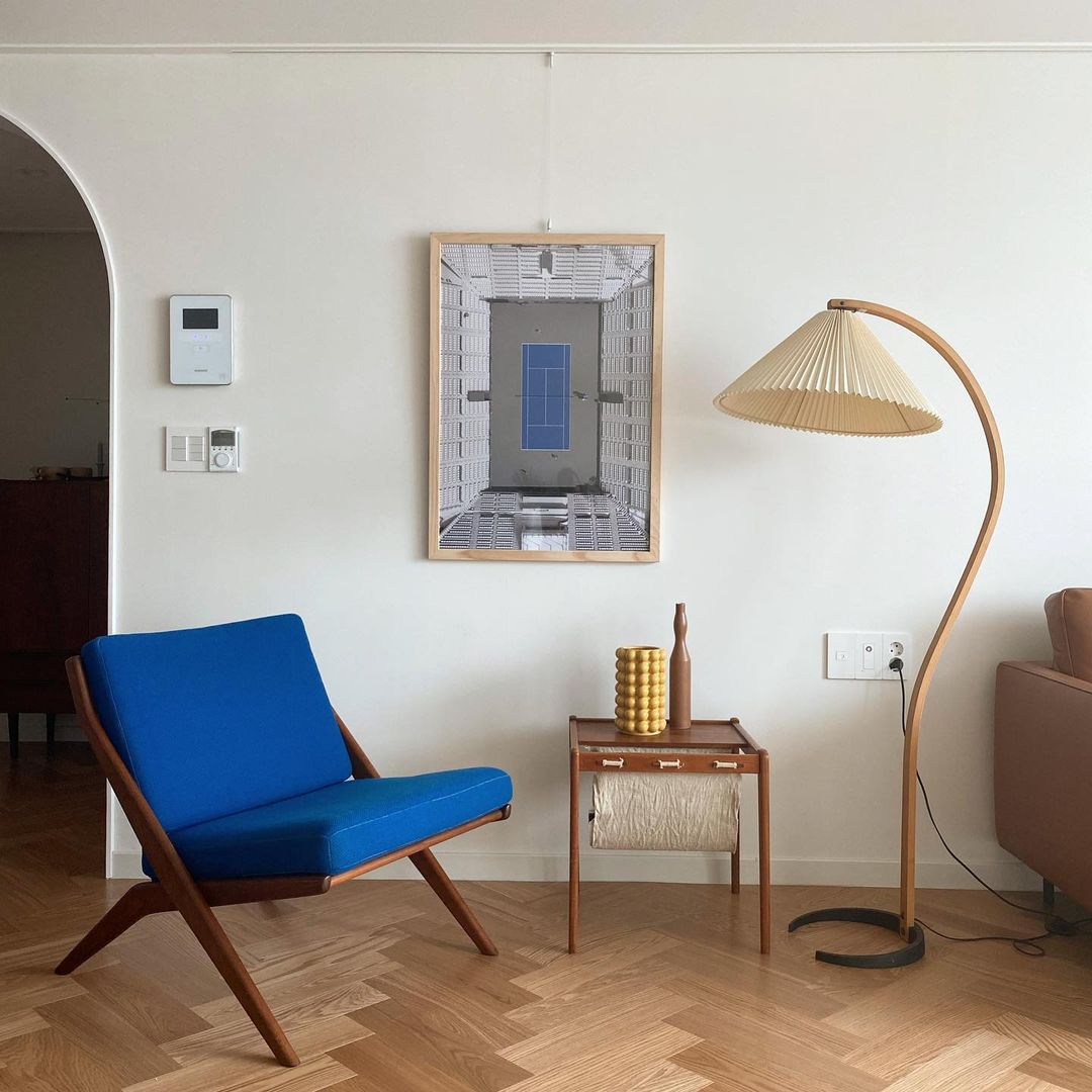 Garduru Stehleuchte im Caprani Design | LED Beleuchtung | Modernes Holz-Look | Elegante Wohnraum-Deko