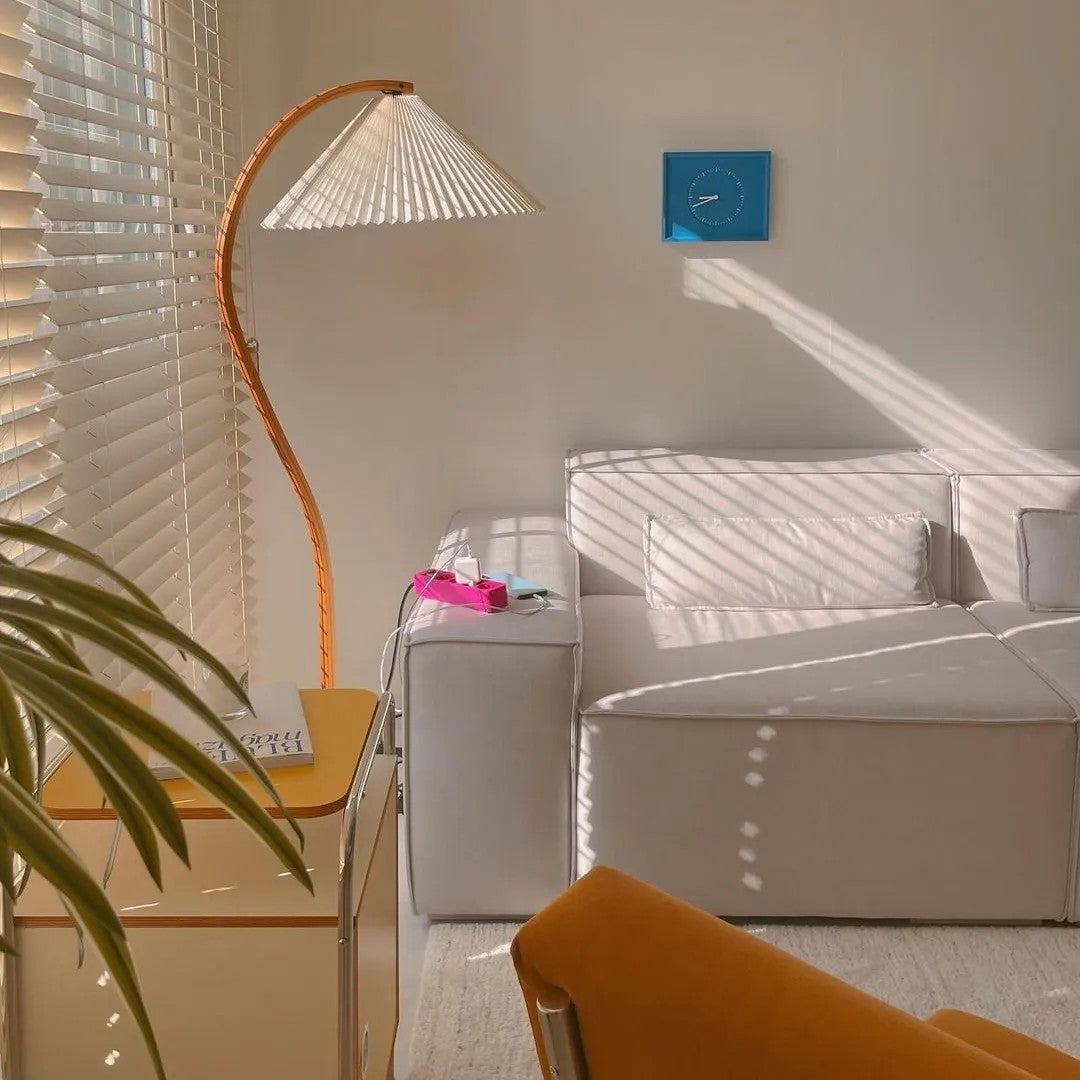 Garduru Stehleuchte im Caprani Design | LED Beleuchtung | Modernes Holz-Look | Elegante Wohnraum-Deko