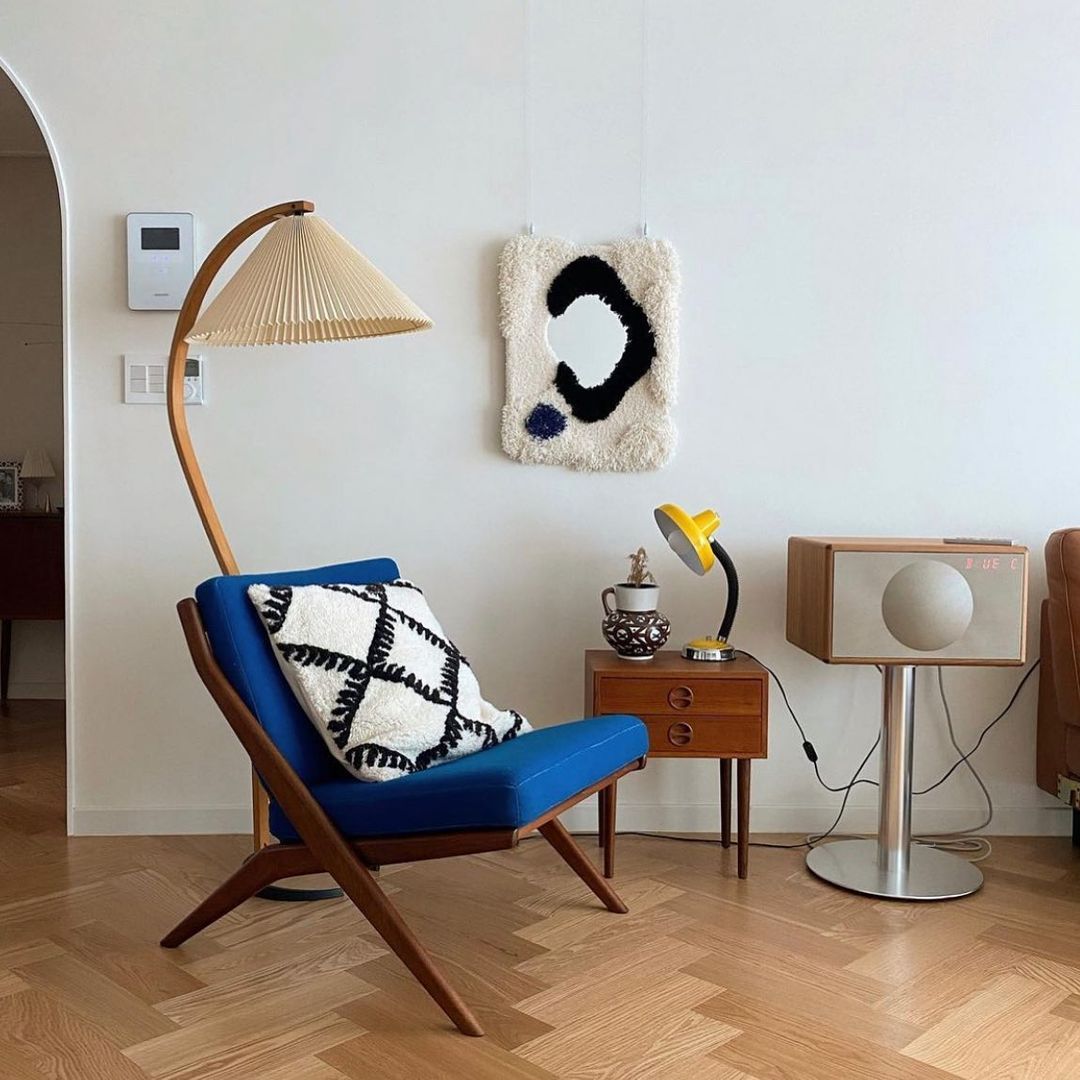 Garduru Stehleuchte im Caprani Design | LED Beleuchtung | Modernes Holz-Look | Elegante Wohnraum-Deko