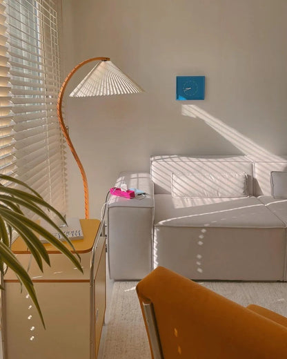Garduru Stehleuchte im Caprani Design | LED Beleuchtung | Modernes Holz-Look | Elegante Wohnraum-Deko