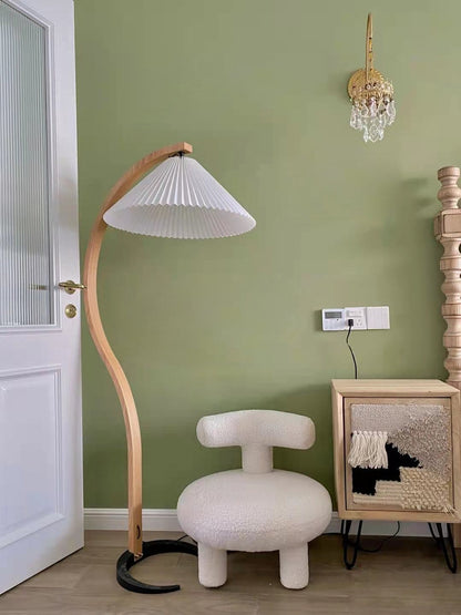 Garduru Stehleuchte im Caprani Design | LED Beleuchtung | Modernes Holz-Look | Elegante Wohnraum-Deko