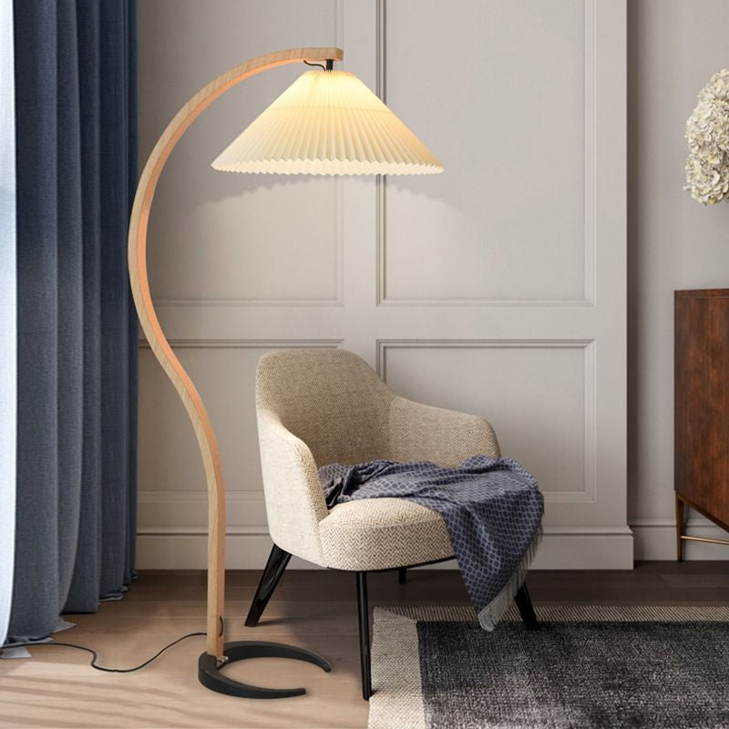 Garduru Stehleuchte im Caprani Design | LED Beleuchtung | Modernes Holz-Look | Elegante Wohnraum-Deko