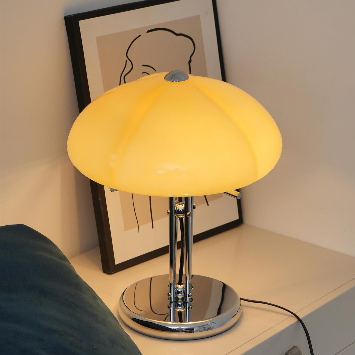 Tischlampe Pilz Bauhaus – Modernes Design mit Amberglas-Schirm