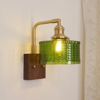 Wandleuchte Camela – Rustikale Beleuchtung mit handgefertigtem Glas und Holzstandfuß