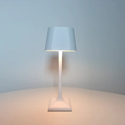 LED USB Tischlampe - Modernes quadratisches Design für den Einsatz zu Hause und im Büro