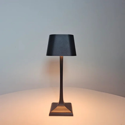 LED USB Tischlampe - Modernes quadratisches Design für den Einsatz zu Hause und im Büro