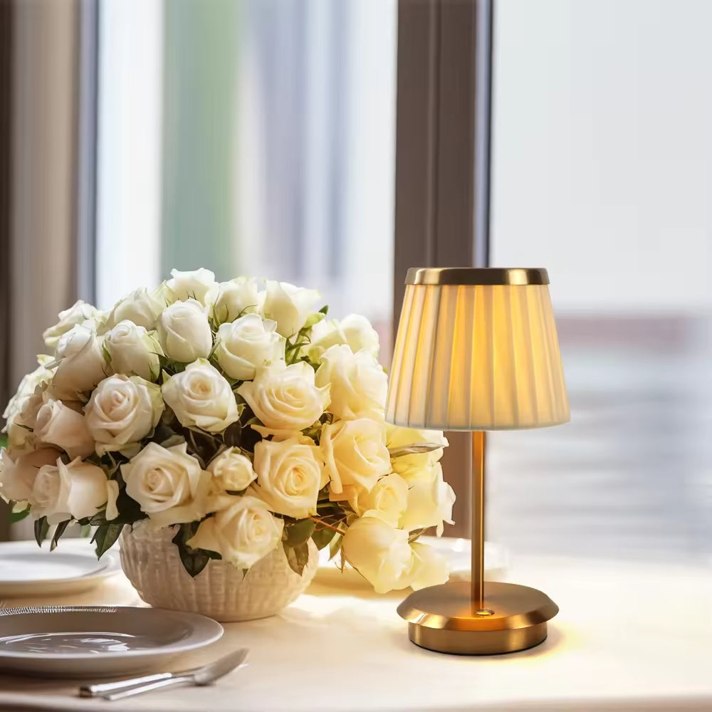 LumiLuxe – Elegante Tischlampe mit modernem Charme