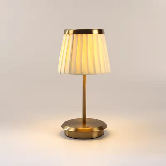 LumiLuxe – Elegante Tischlampe mit modernem Charme