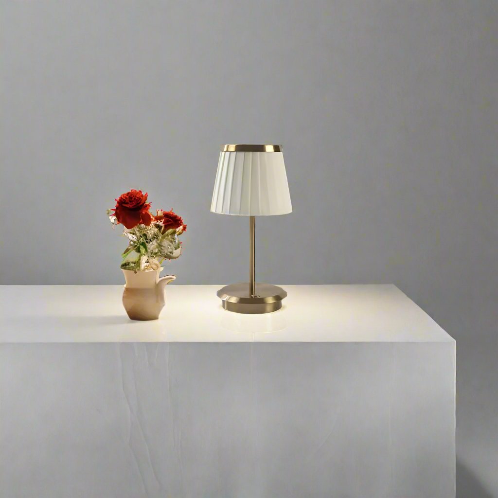 LumiLuxe – Elegante Tischlampe mit modernem Charme